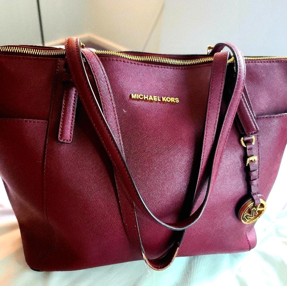 Burgundy Michael Kors tote/shoulder bag